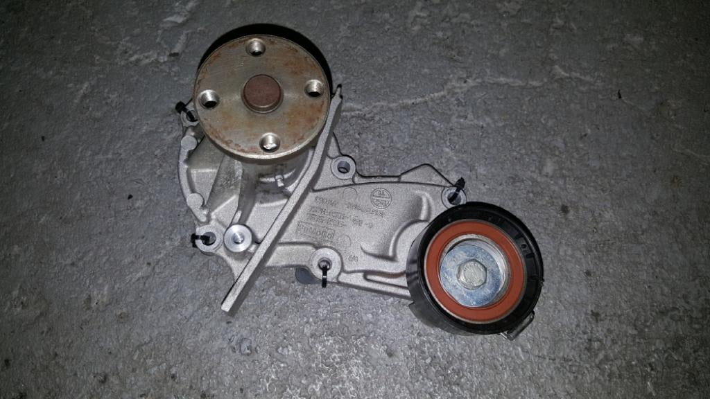 Waterpomp Ford Focus 1.6 16v Ti-VCT 2013, Ophalen of Verzenden