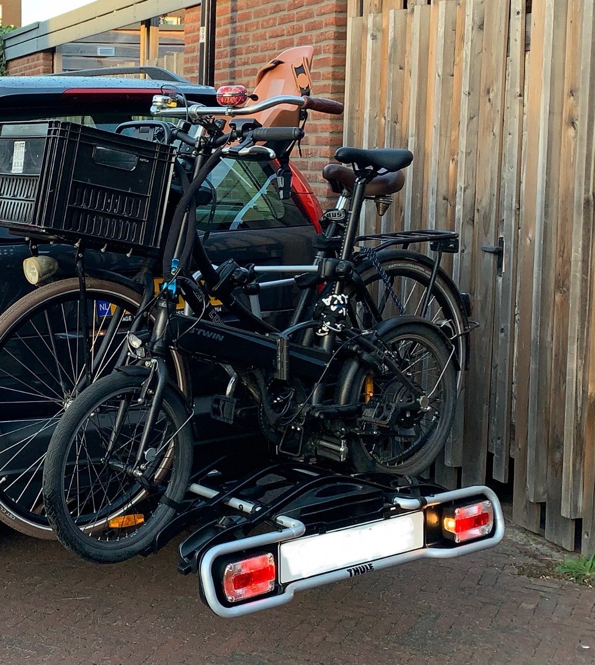 Te huur THULE 3-fietsendrager Kantelbaar, Auto diversen, Fietsendragers, Zo goed als nieuw, Trekhaakdrager, 3 fietsen of meer