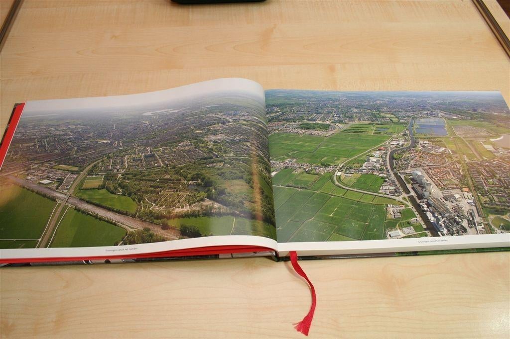 Groningen vanuit de Lucht — Stad & Ommeland in Luchtfoto's, Ophalen of Verzenden, Zo goed als nieuw