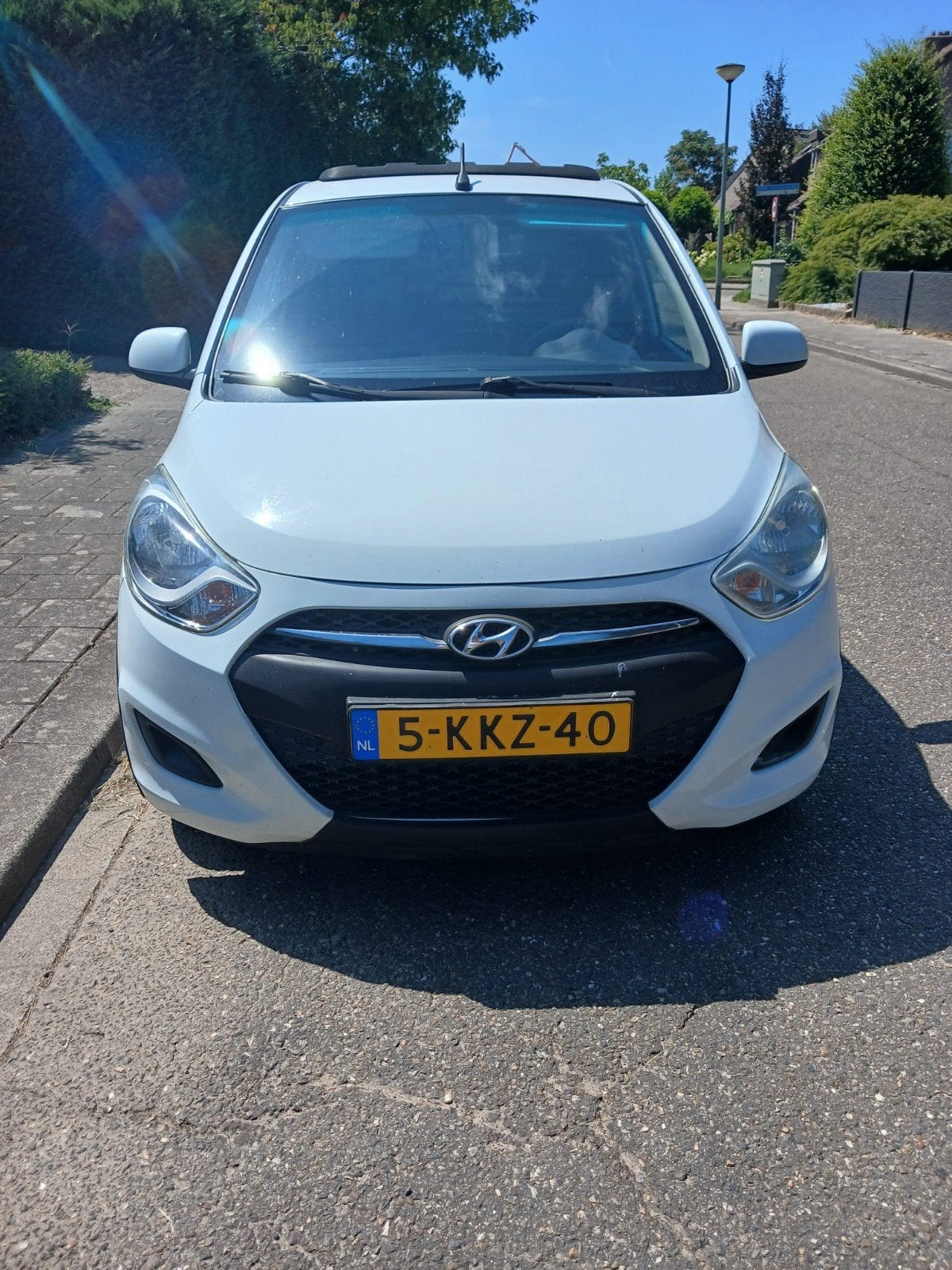 Hyundai i10 1.0 5DR 2013 Wit  vol opties Carplay en Pano dak, Auto's, Voorwielaandrijving, 400 kg, Wit, Origineel Nederlands