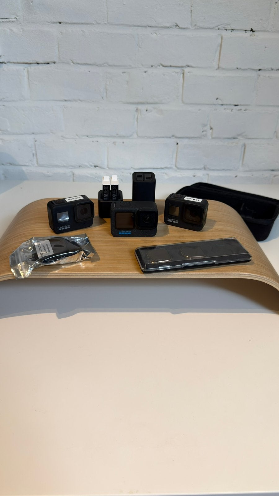 Foto 4 van Set van 3 GoPro-camera’s – 2 HERO8 Black en 1 HERO12 Black