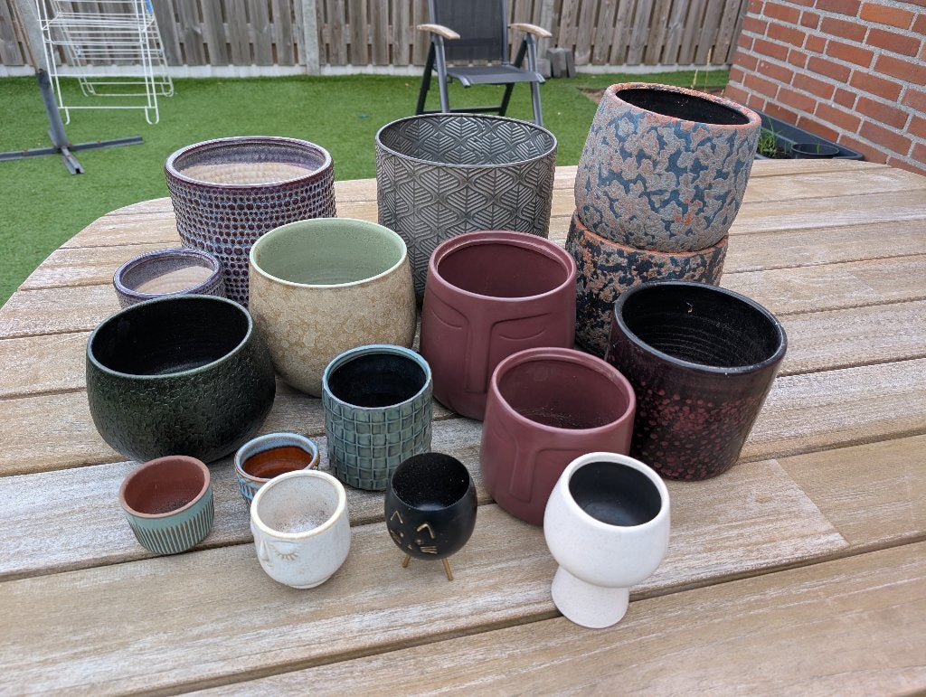 bloempotten, klein en groot (oa paars, groen, blauw), Tuin en Terras, Bloempotten, Ophalen, Overige materialen, Gebruikt, Rond