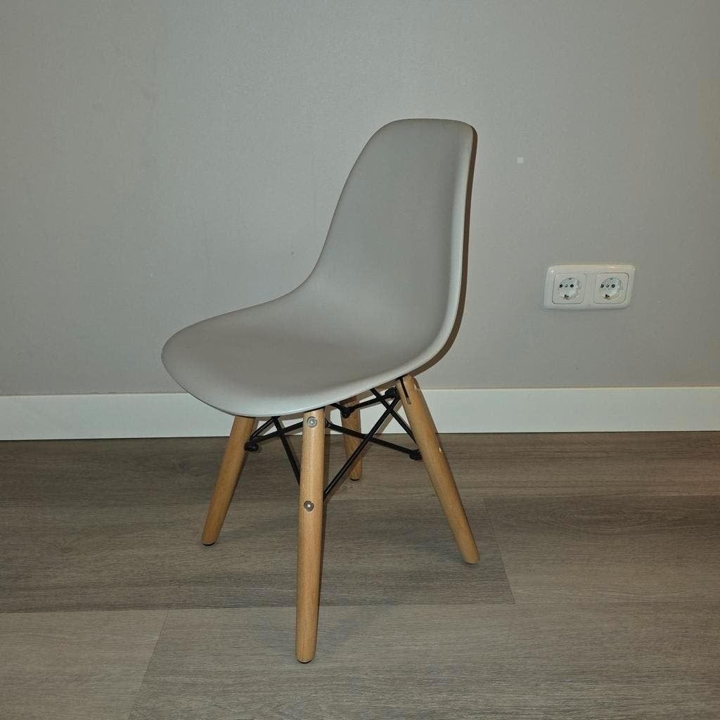 EAMES kinderstoel junior DWS grijs, Ophalen of Verzenden, Gebruikt, Stoel(en)