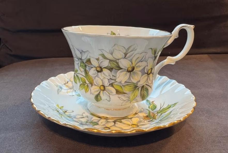 Kop en schotel - Royal Albert - Pacific Dogwood, Ophalen of Verzenden