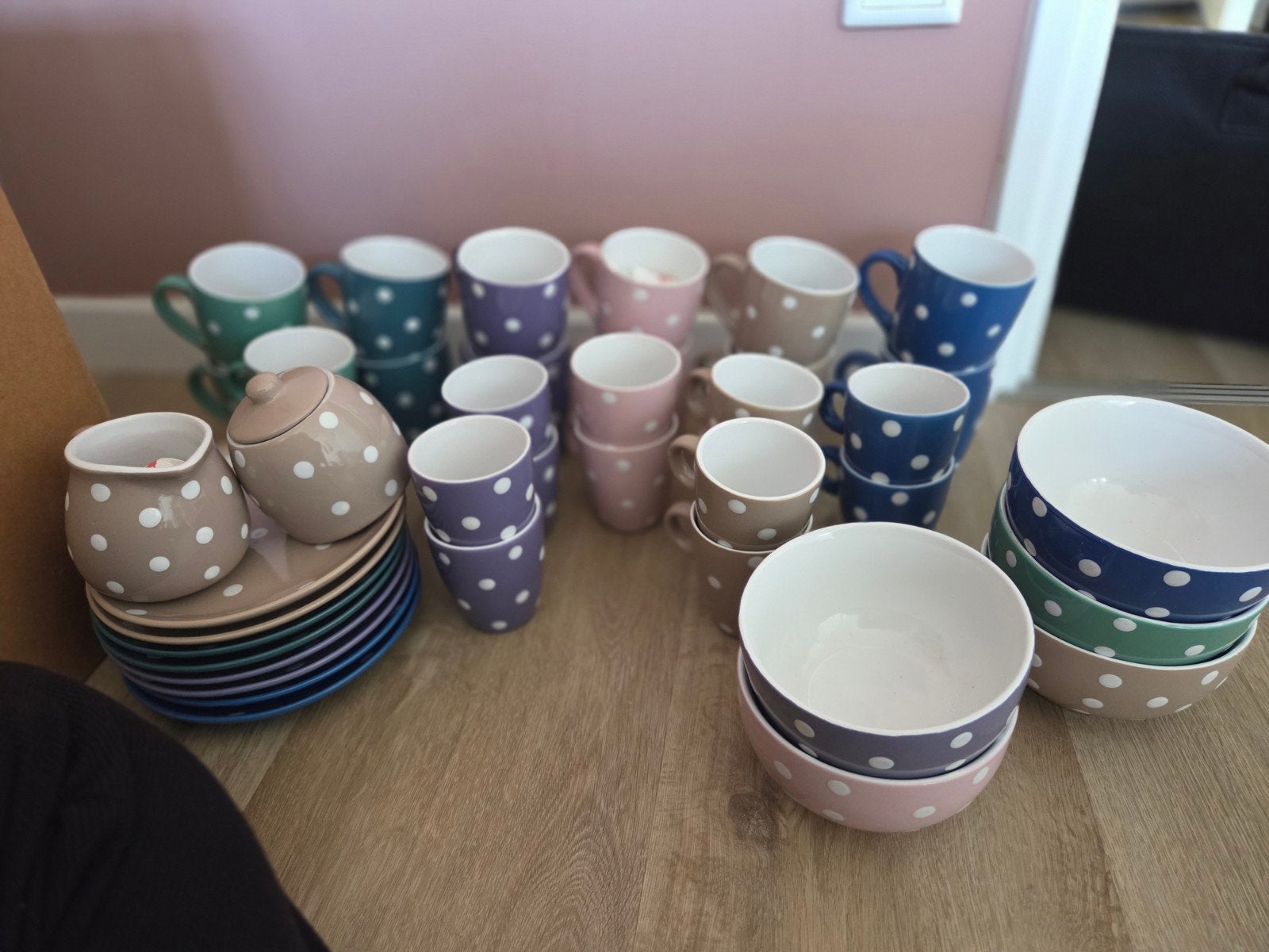 Servies met stippen - diverse kleuren en onderdelen, Huis en Inrichting, Ophalen