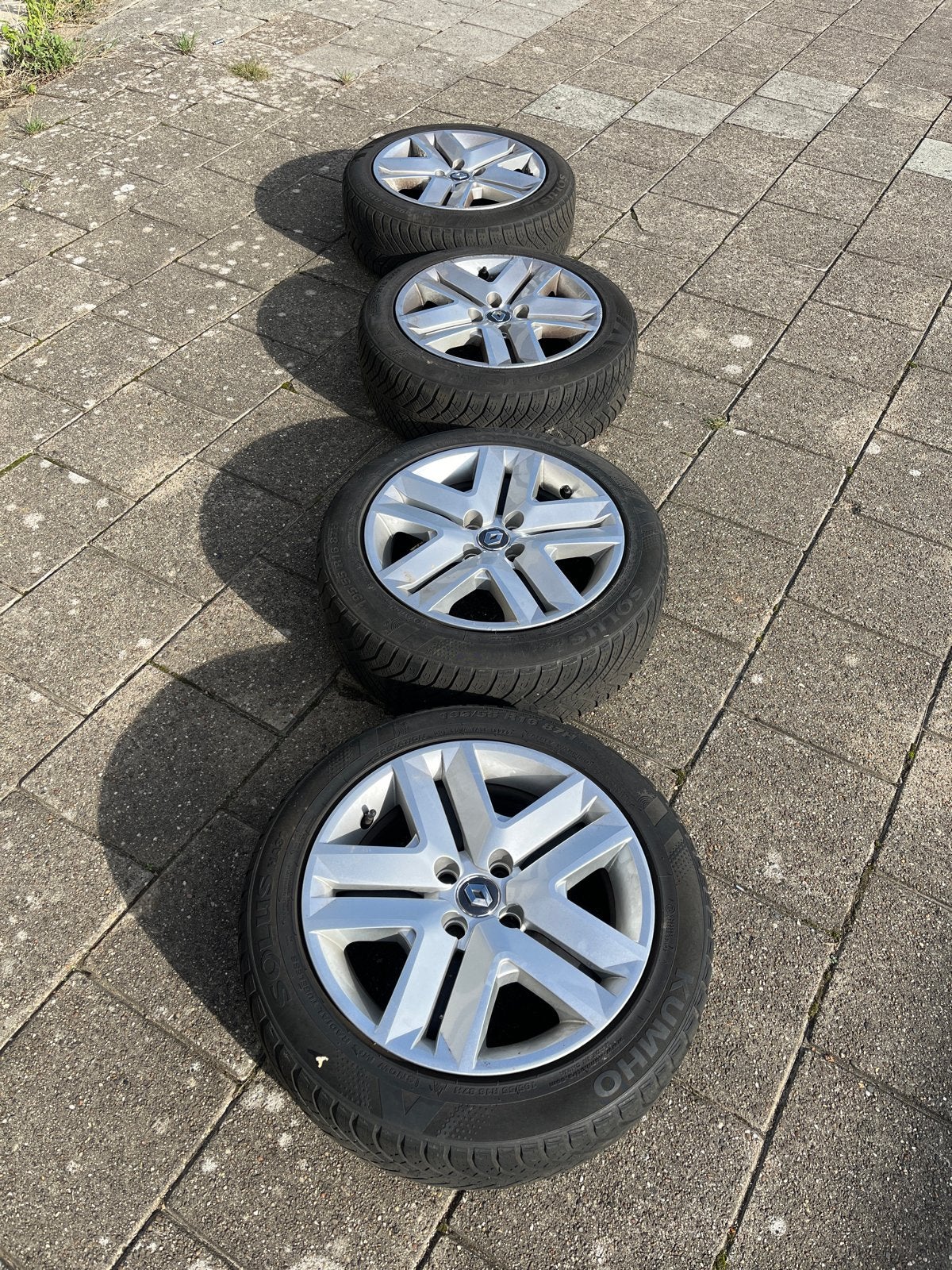 Stalen velgen met Renault wieldoppen en All-Season banden, Auto-onderdelen, Ophalen, Gebruikt, 16 inch, Banden en Velgen