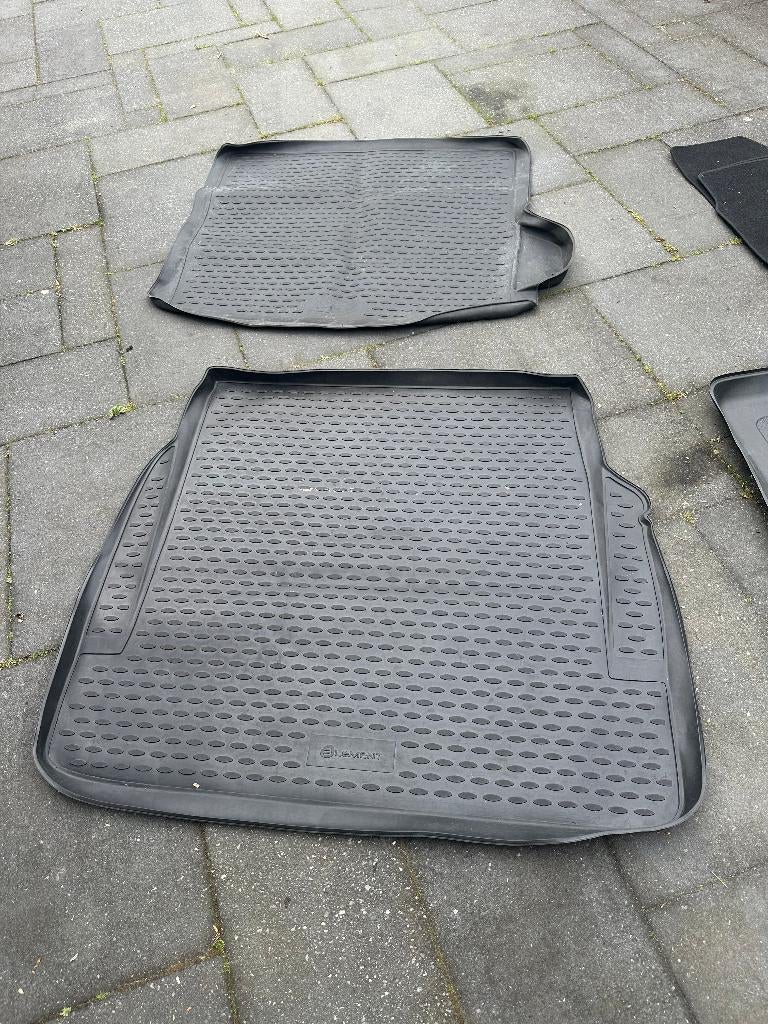 Diverse rubberen kofferbak matten, Ophalen, Gebruikt