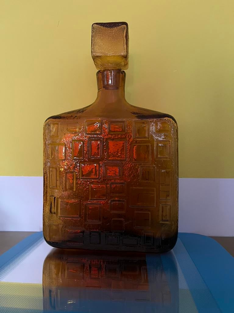 EMPOLI. BRUTALIST KARAF. —. AMBER/ HONINGKLEUR,, Antiek en Kunst, Antiek | Glas en Kristal, Ophalen of Verzenden