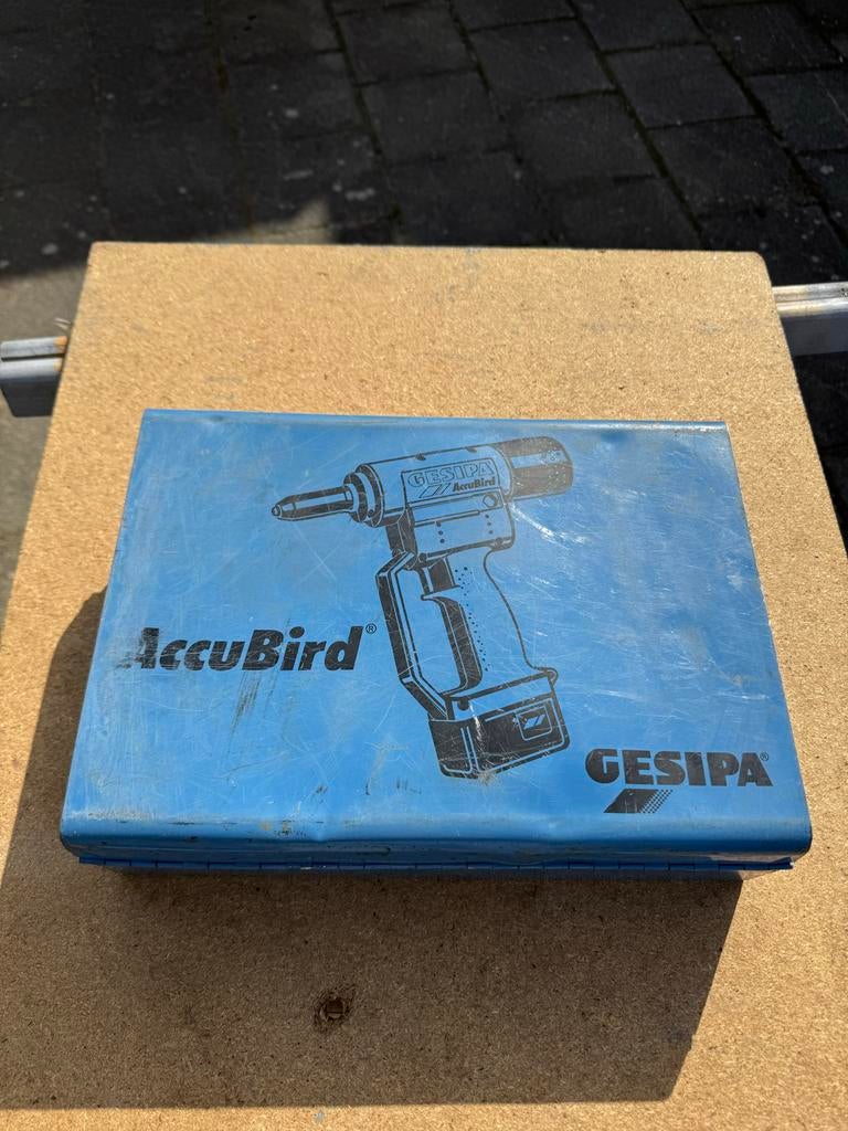 Gesipa AccuBird accu popnageltang met 2 accu's en lader, Ophalen of Verzenden, Gebruikt