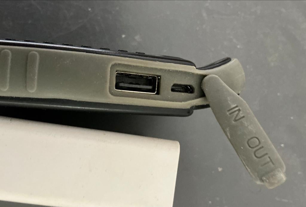 Xtorm FS103 Hybride Powerbank 4x10000 mAh met zaklamp, Ophalen of Verzenden, Zo goed als nieuw