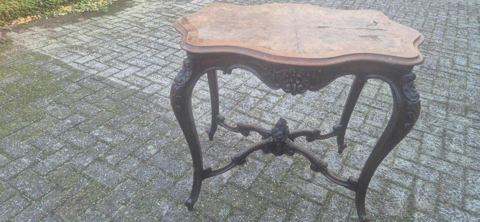 Tafeltje, Ophalen