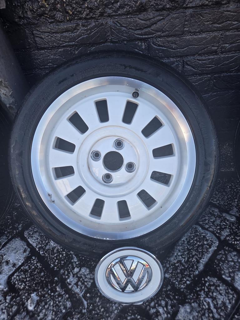 Set van 4 Velgen met banden van VW white up, Auto-onderdelen, Banden en Velgen, Ophalen, Gebruikt, 15 inch, Banden en Velgen