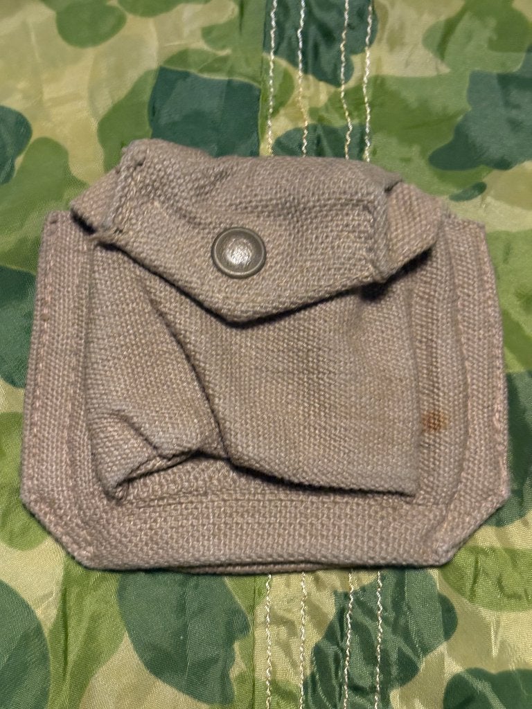 Tweede wereldoorlog Britse pistol ammo pouch 1943, Ophalen of Verzenden, Landmacht, Engeland, Overige typen