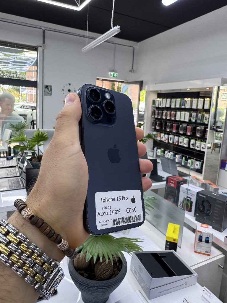 Foto 4 van iPhone 15 Pro | Refurbished| 256GB | Nieuwe battery