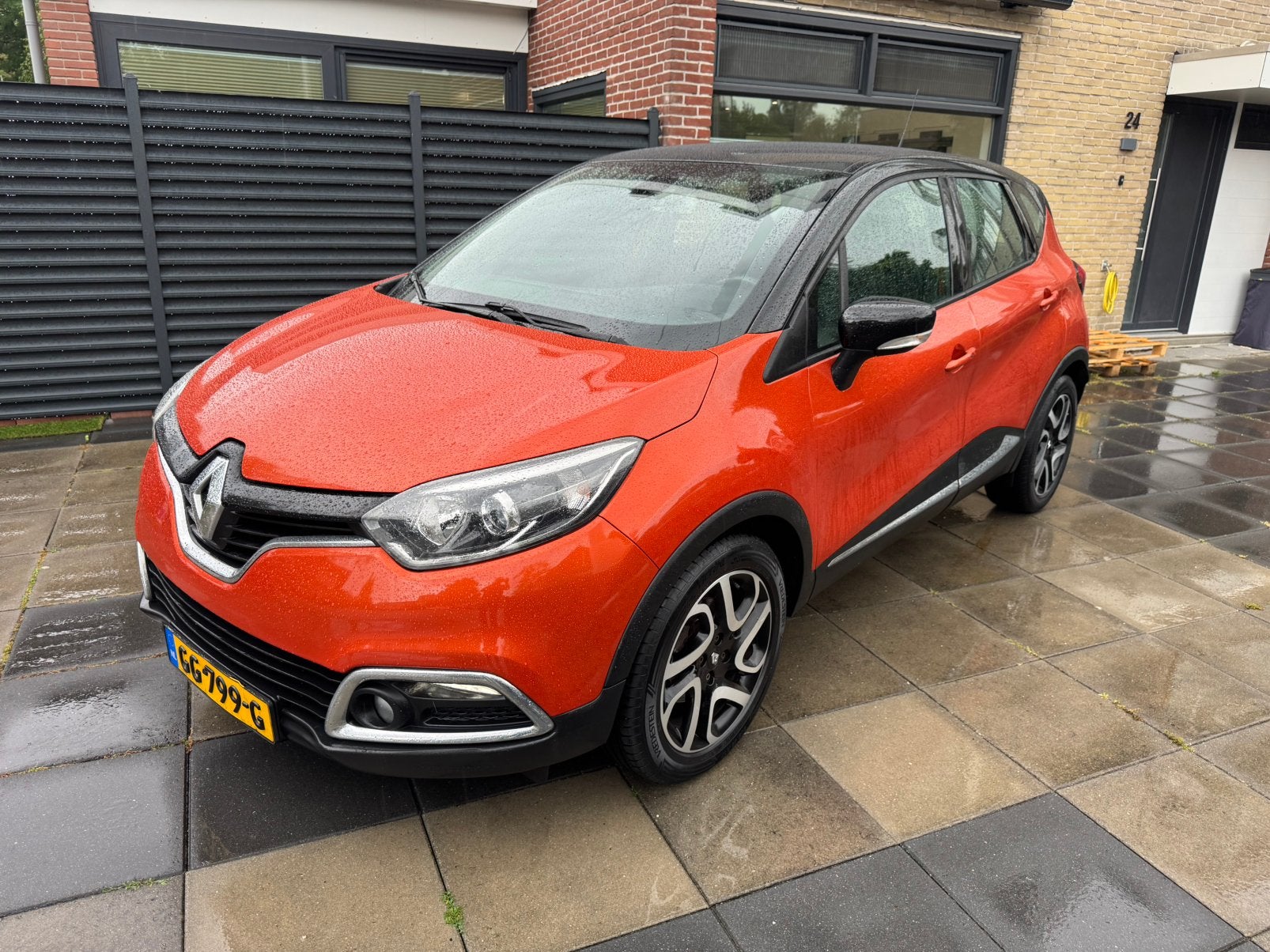 Renault Captur 1.2 TCE 120 EDC 2015 automaat, Auto's, Renault, Euro 5, Stof, 625 kg, Zwart