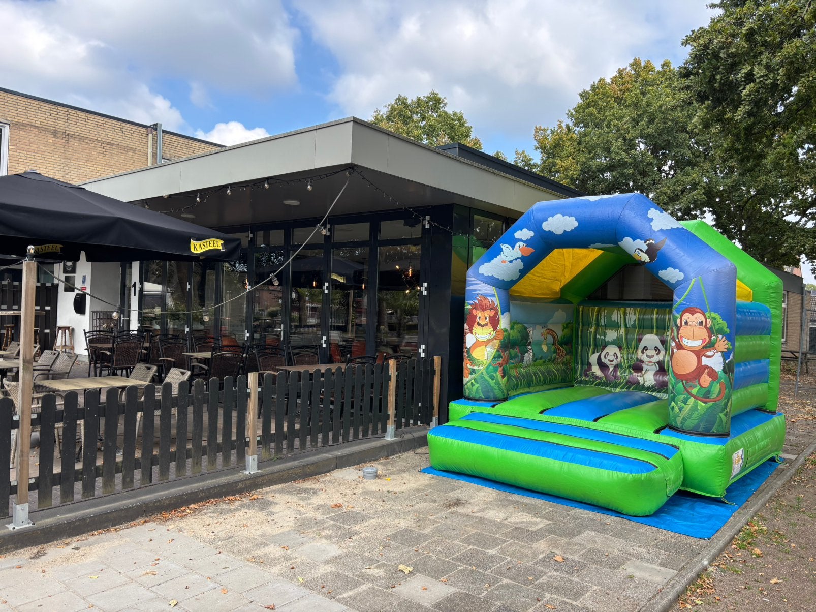 Jungle springkussen te huur, Ophalen of Verzenden, Zo goed als nieuw, Verjaardag