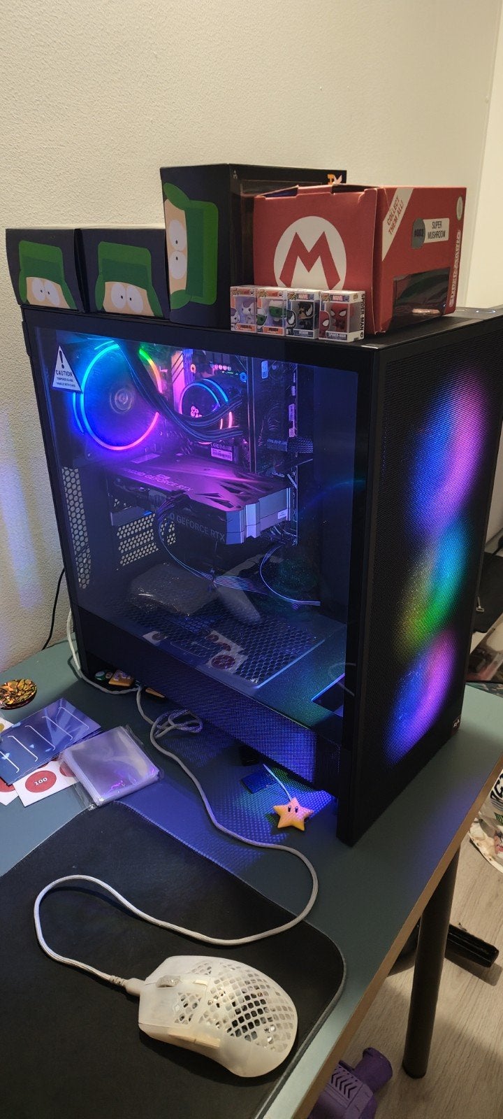 Foto 4 van Gaming PC met RGB verlichting en RTX 4060 grafische kaart