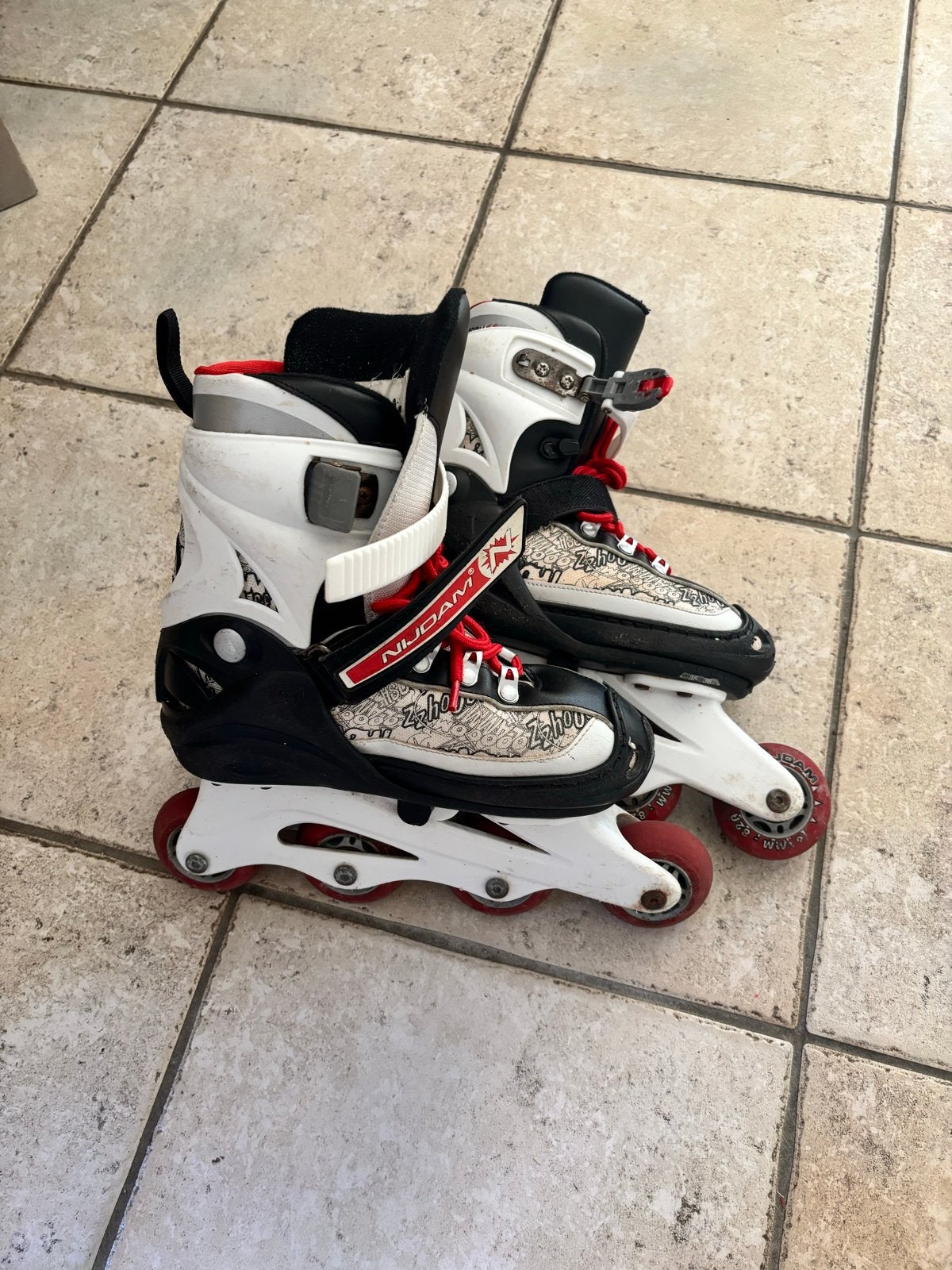 Nijdam Inline Skates - Zwart/Wit/Rood, Ophalen of Verzenden, Gebruikt, Inline skates 4 wielen, Overige merken