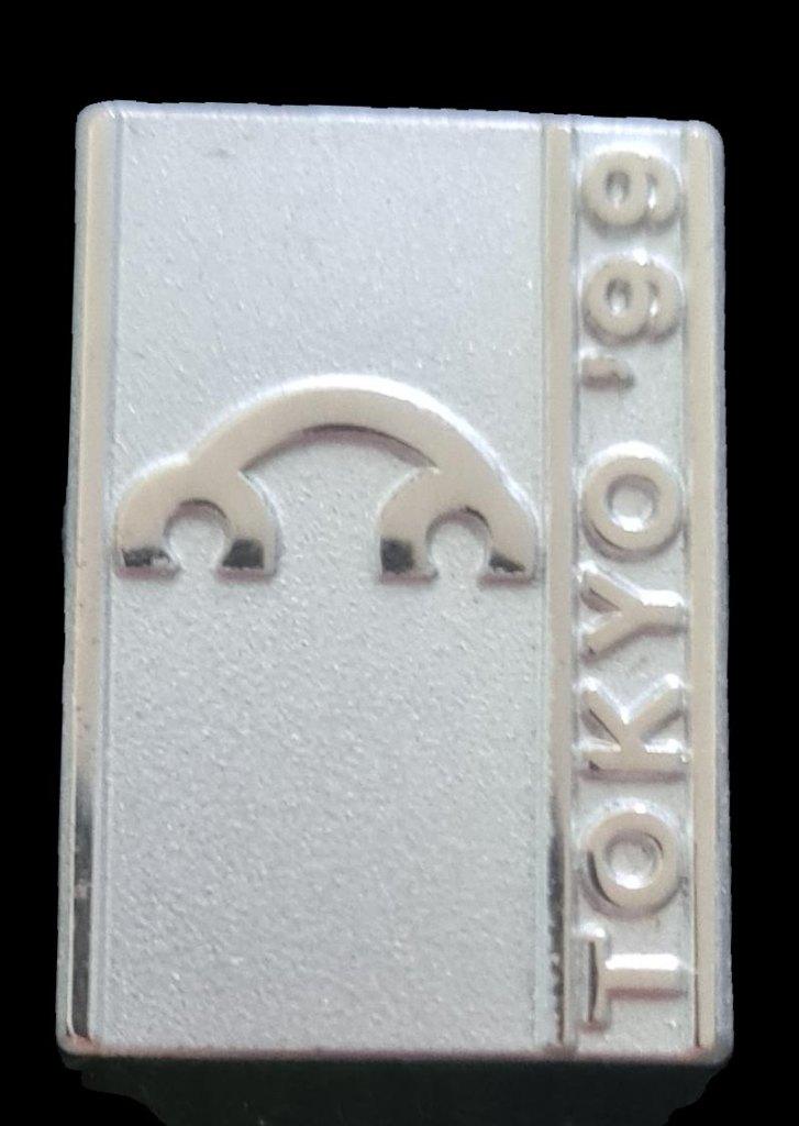 Volkswagen Tokyo '99 pin-zilverkleur, Verzenden, Nieuw, Transport, Speldje of Pin