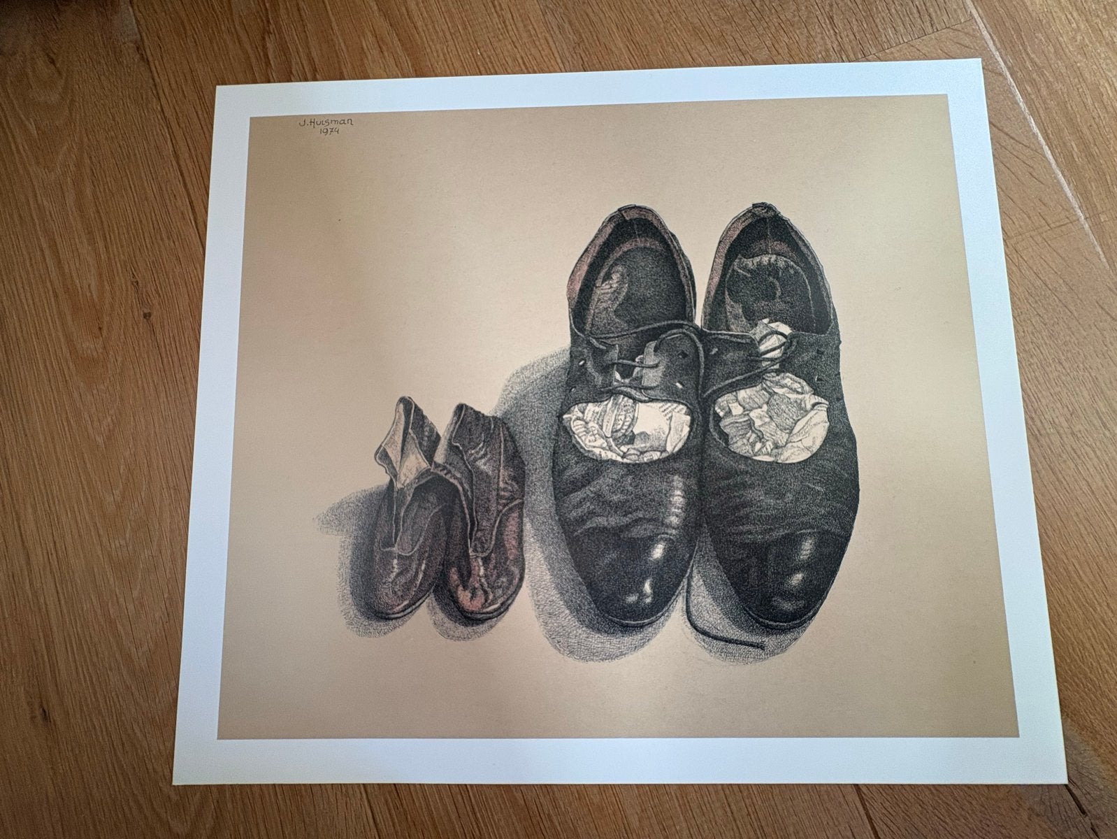 Reproductie Jopie Huisman - De eerste en laatste schoenen, Antiek en Kunst, Ophalen of Verzenden, Overige onderwerpen, Offsetdruk