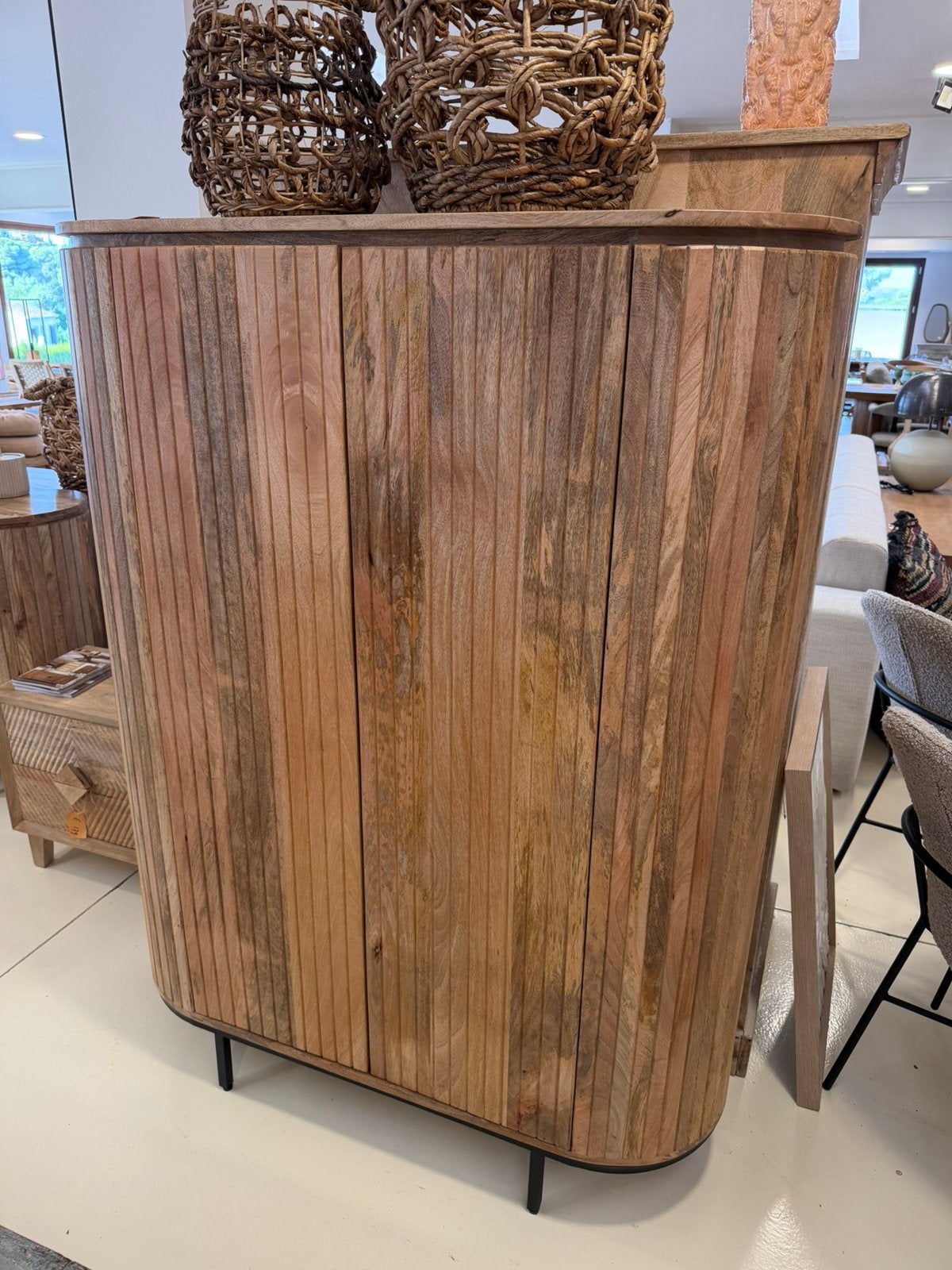 Magazijn leegverkoop dichte kast Noor mangohout ribbel actie, Huis en Inrichting, Hout, Nieuw, Ophalen of Verzenden, Info@wkhome.nl