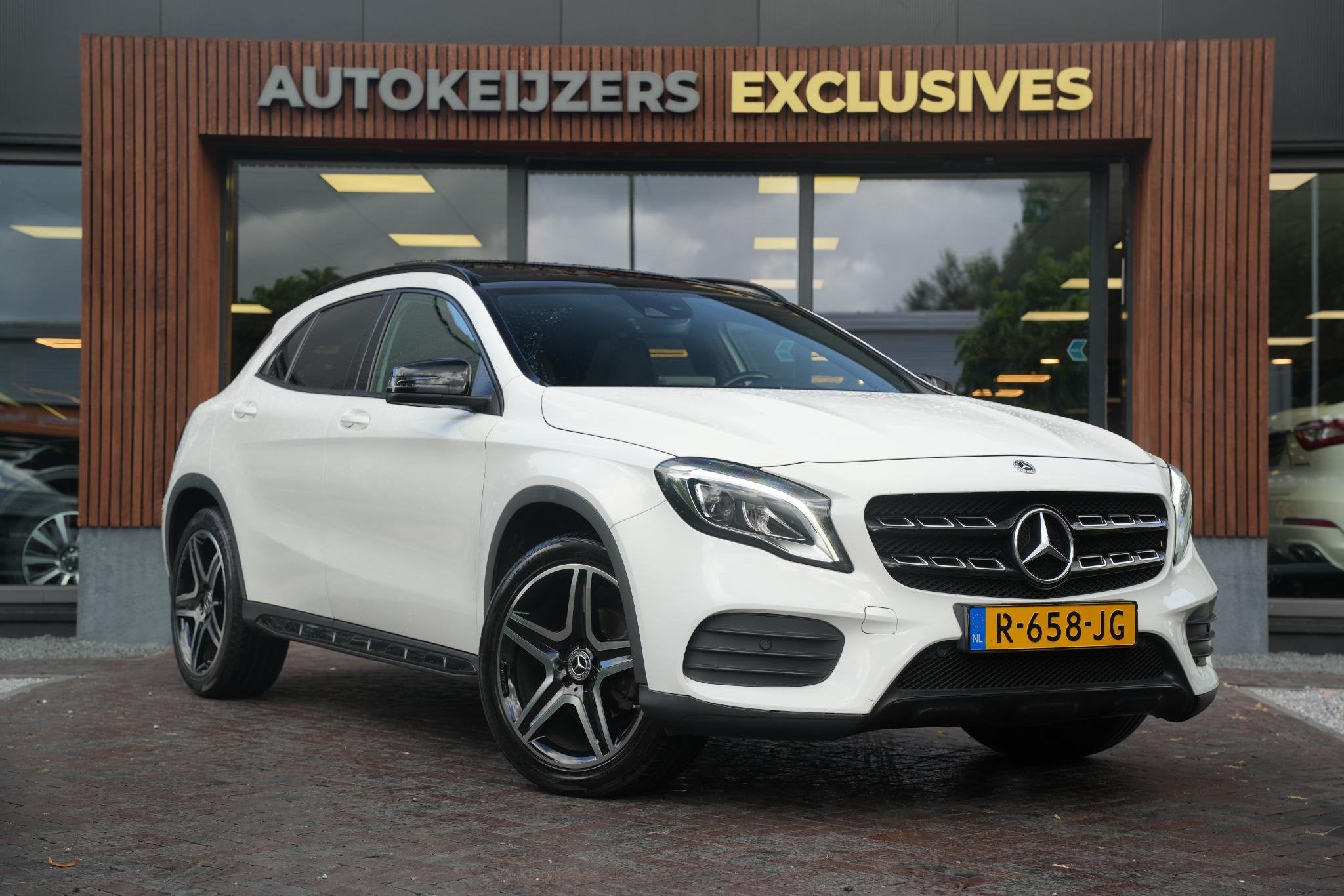 Mercedes-Benz GLA-klasse 200 Premium Plus AMG Panoramadak Ca, 15 km/l, Gebruikt, 715 kg, Leder en Stof