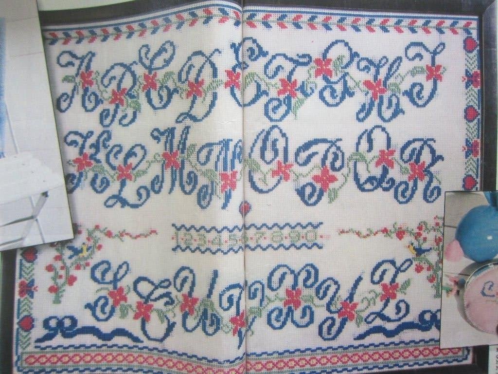 borduurpatroon alfabeth ABC merklap 44 x 59 cm blauw bloemen, Ophalen of Verzenden, Zo goed als nieuw, Handborduren, Patroon