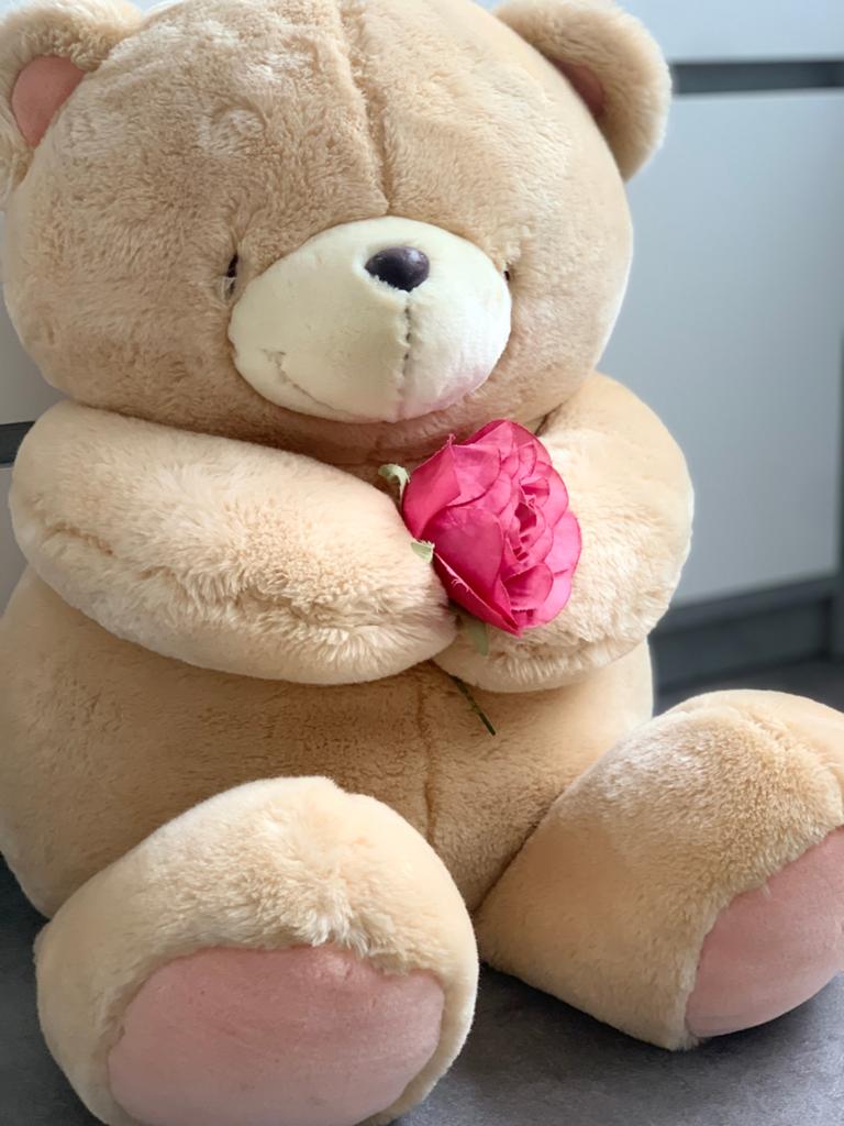 Grote knuffelbeer met roze roos - Zo goed als nieuw, Ophalen of Verzenden