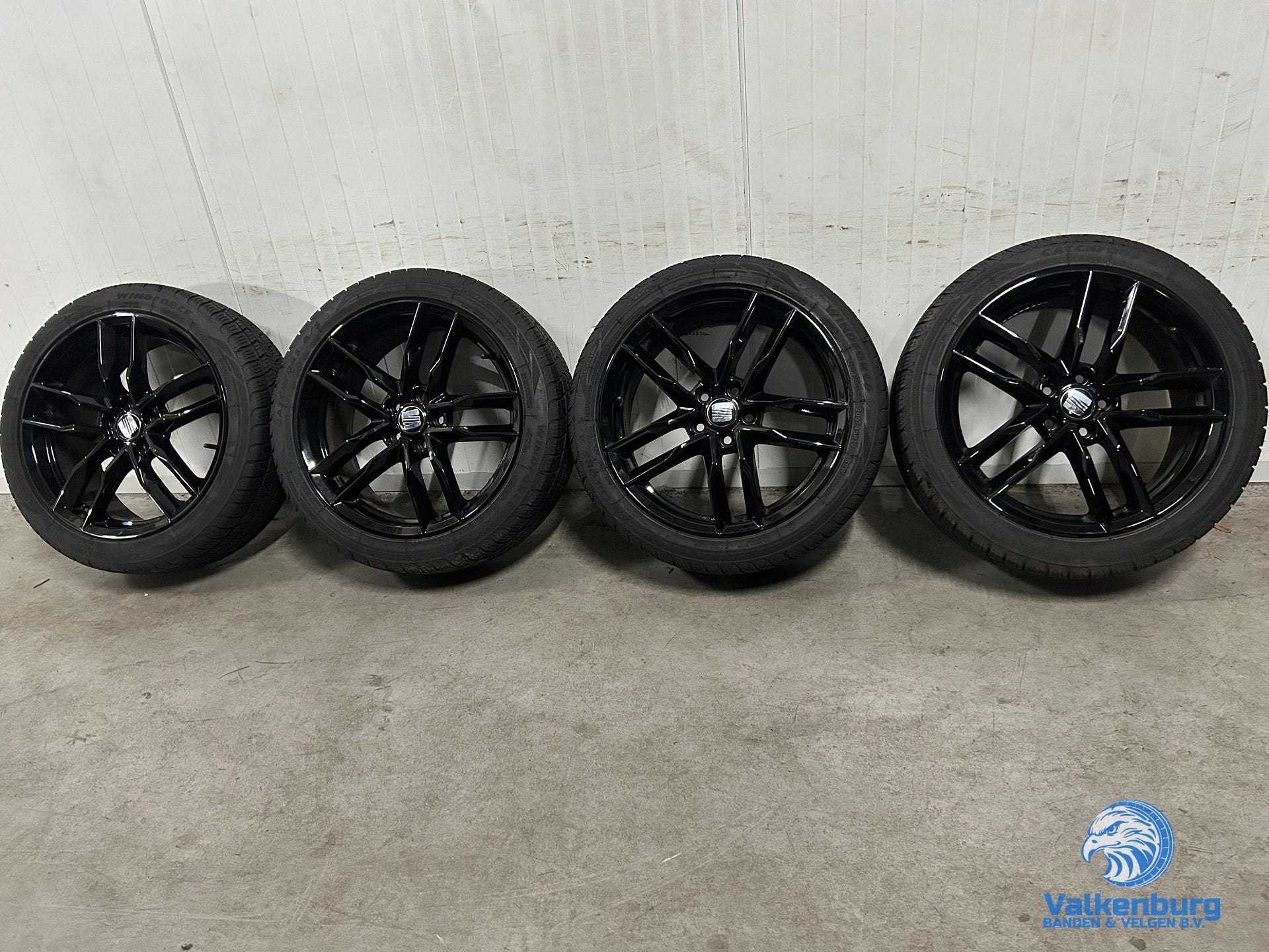 8mm! Originele Seat Ibiza 17 inch zwarte velgen 5x100 AllSea, Auto-onderdelen, Banden en Velgen, Gebruikt, -, -, Banden en Velgen