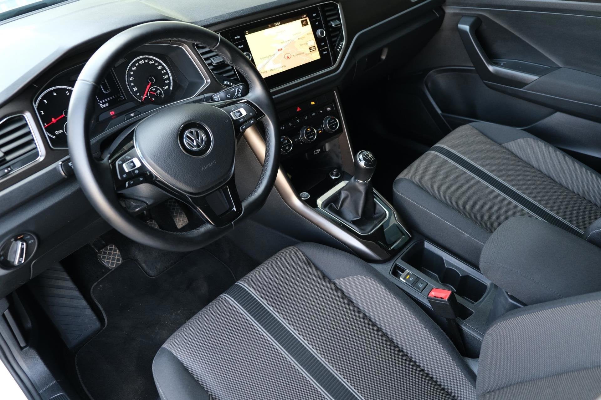Volkswagen T-Roc 1.0 TSI R-line Navi Led Cruise Pdc Acc Clim, Auto's, Volkswagen, Voorwielaandrijving, Stof, Gebruikt, Zwart