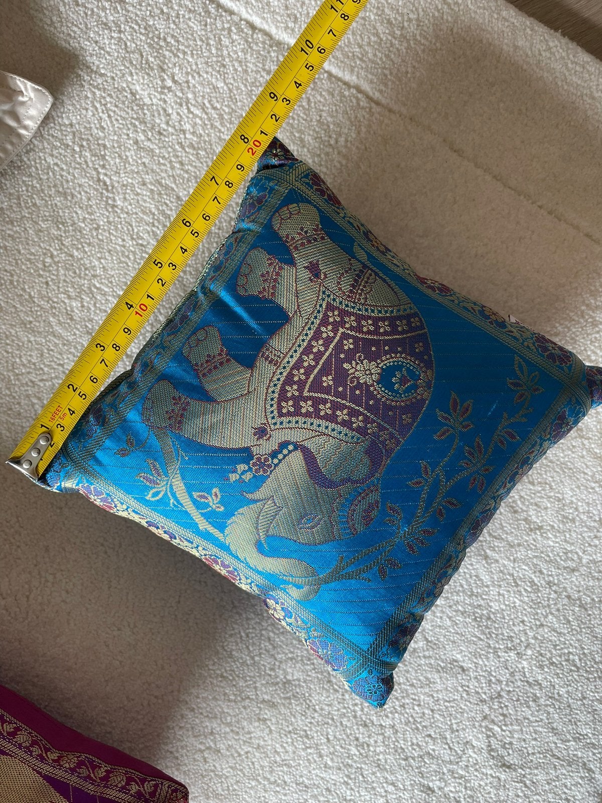 2 lichtblauwe met gouden borduursel india kussens nieuw, Huis en Inrichting, Woonaccessoires | Kussens, Ophalen of Verzenden, Nieuw