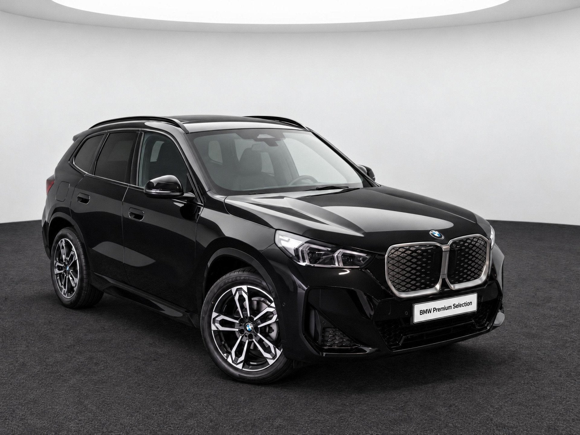 BMW iX1 eDrive20 M Sport / Panoramadak / Sportstoelen / Comf, Dealer onderhouden, Gebruikt, Met garantie (alle), 24 min