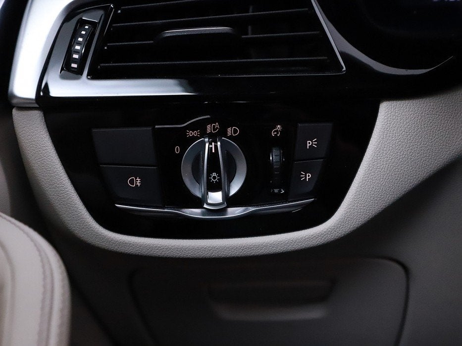 Foto 12 van BMW 5 Serie Touring 520i High Executive | Pano | Leder | 04-