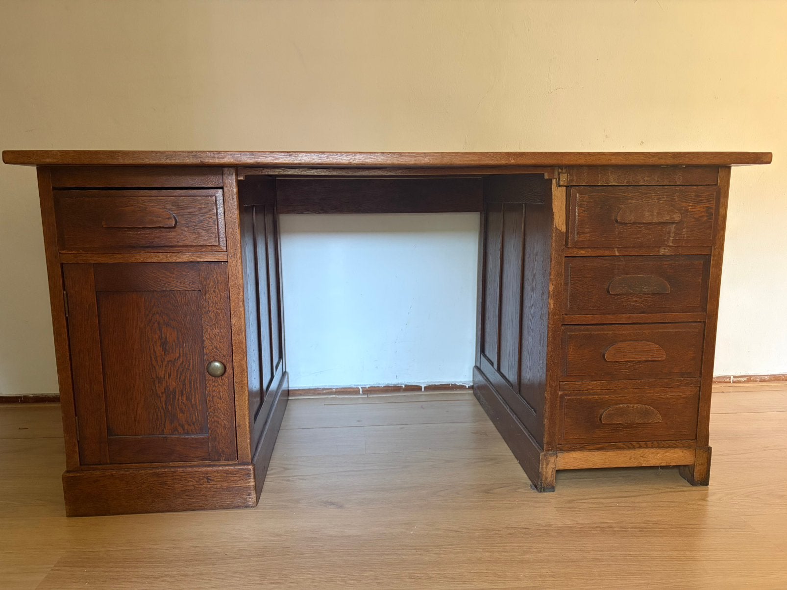 Mooi antiek bureau, Huis en Inrichting, Bureaus, Ophalen, Overige typen, Gebruikt, Hout