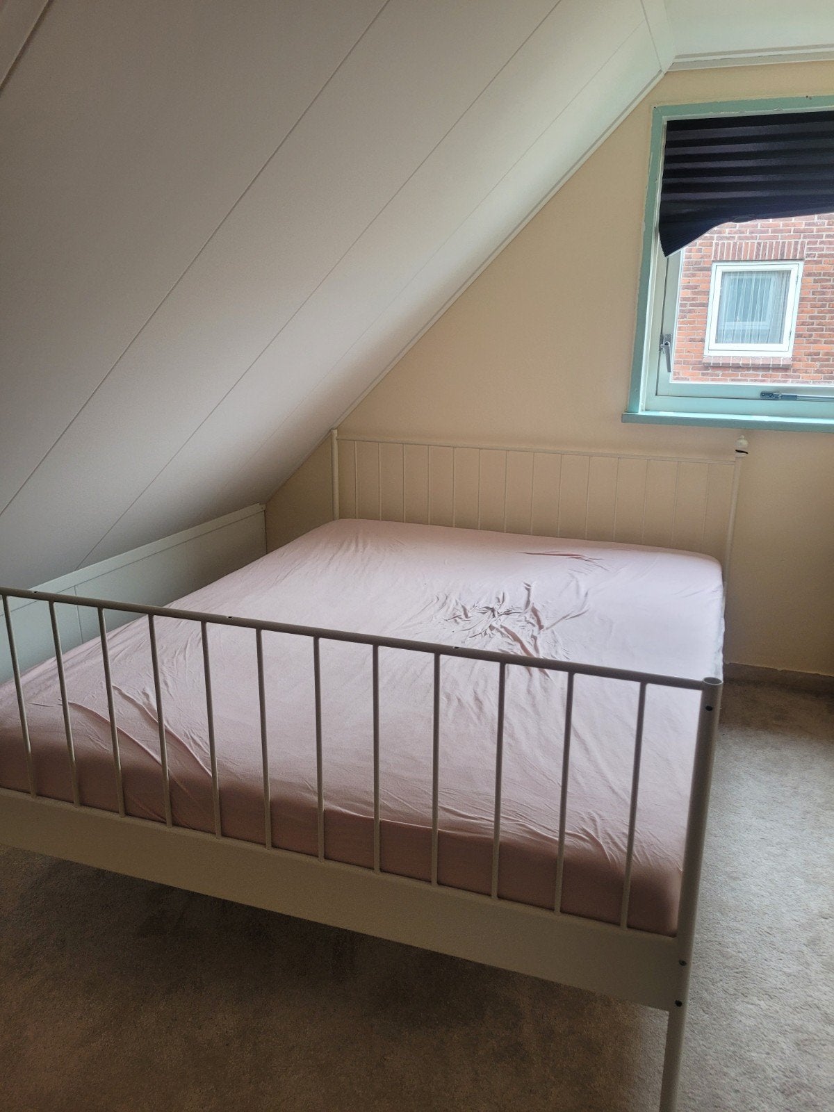 Wit romantisch metalen bedframe met lattenbodem (140x200 cm), Ophalen, Gebruikt, Wit, Tweepersoons