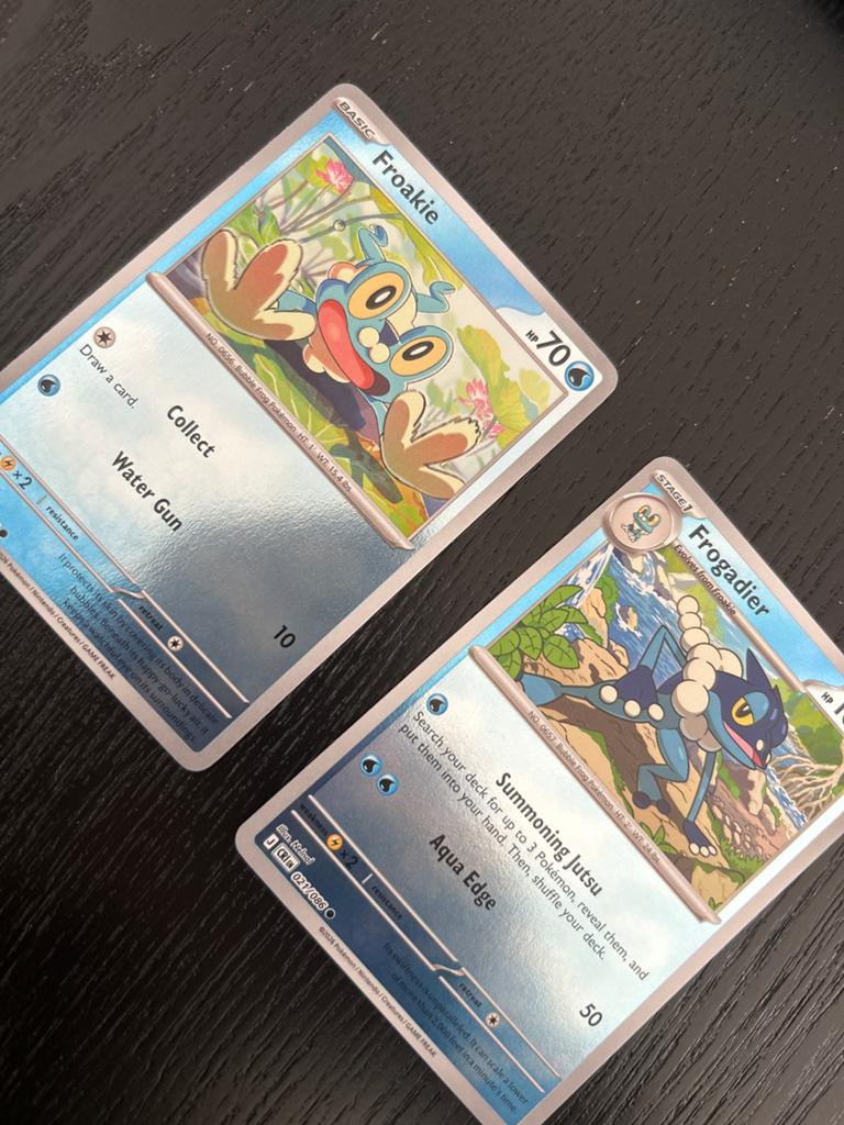 Froakie en Frogadier glimmende Pokémon kaarten, Ophalen of Verzenden, Zo goed als nieuw, Meerdere kaarten, Foil