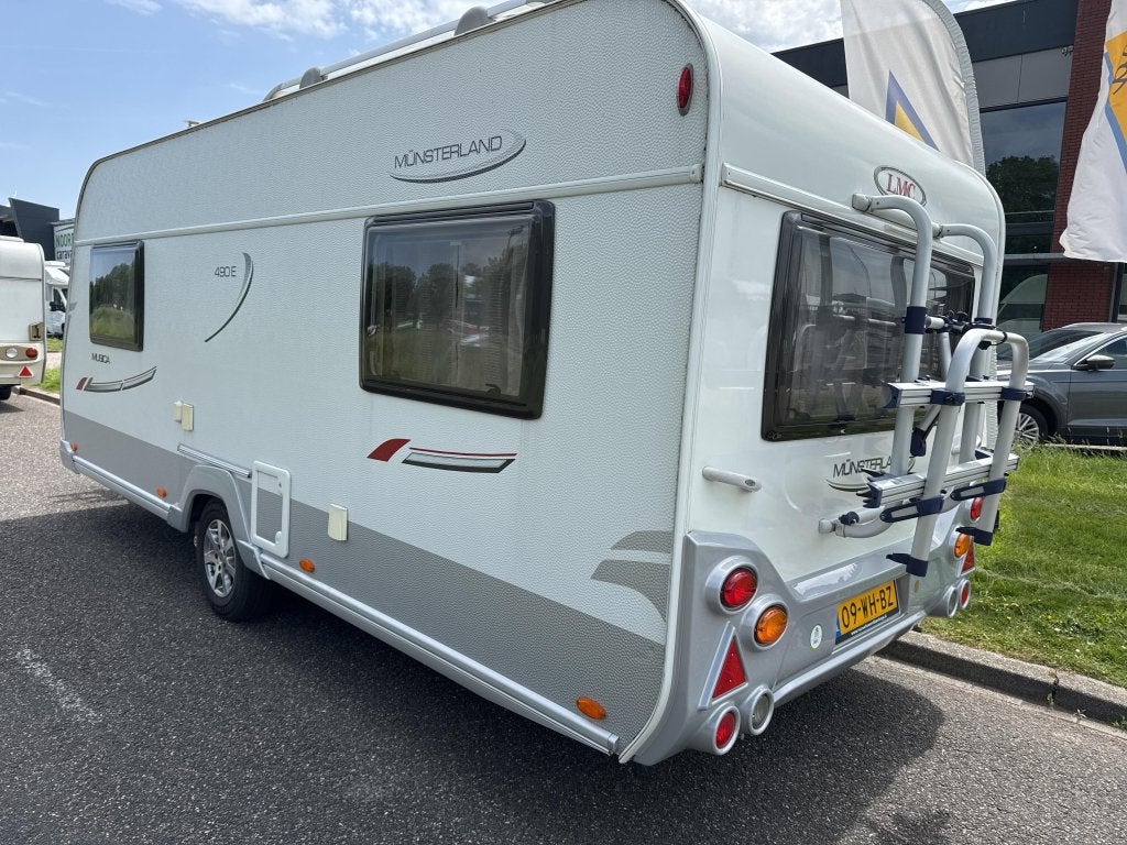 LMC Musica 490 E, Caravans en Kamperen, Caravans, Rondzit, Kachel, Bedrijf, 4 tot 5 meter