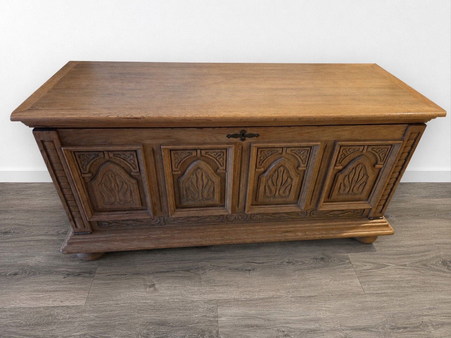 Grote dekenkist van massief eikenhout / houtsnijwerk, Huis en Inrichting, Woonaccessoires | Kisten, Gebruikt, 50 tot 75 cm, 100 tot 150 cm