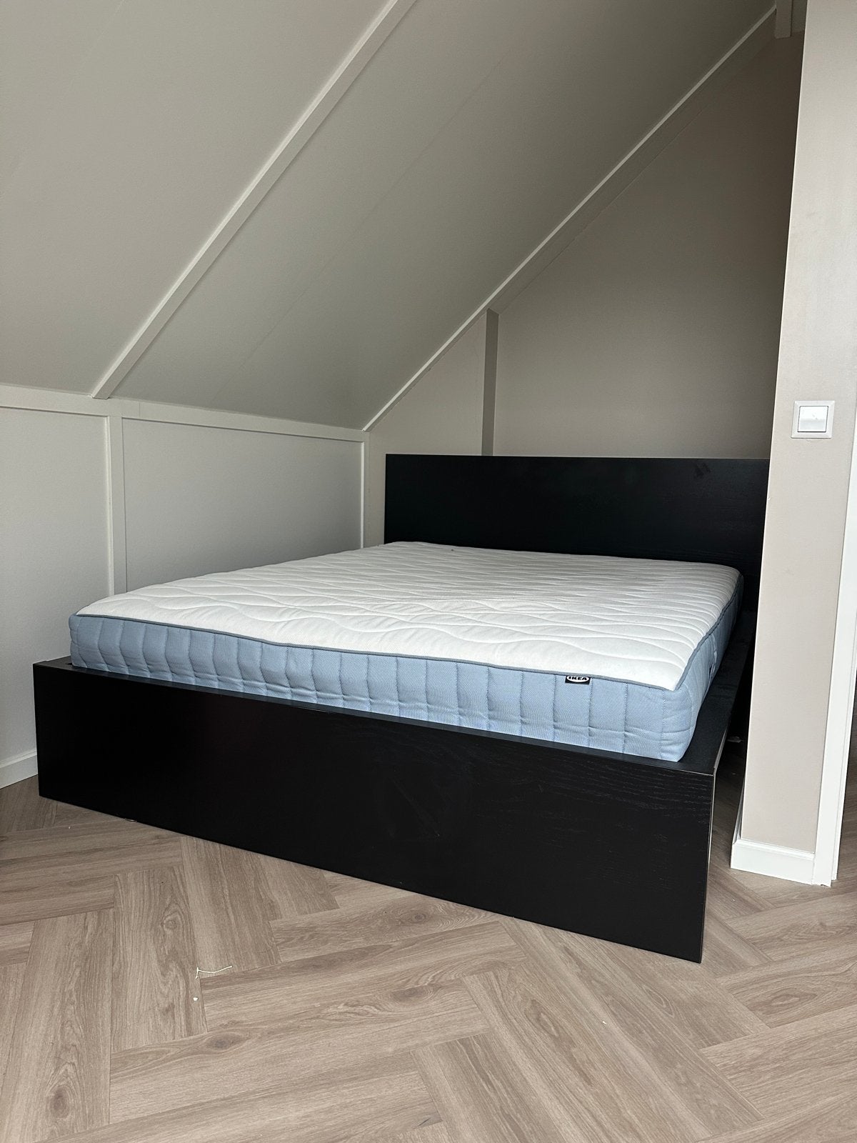 IKEA MALM 160x200 bed + matras l Zwart  | Zeer nette staat, Huis en Inrichting, Slaapkamer | Bedden, Ophalen, Zwart, Tweepersoons