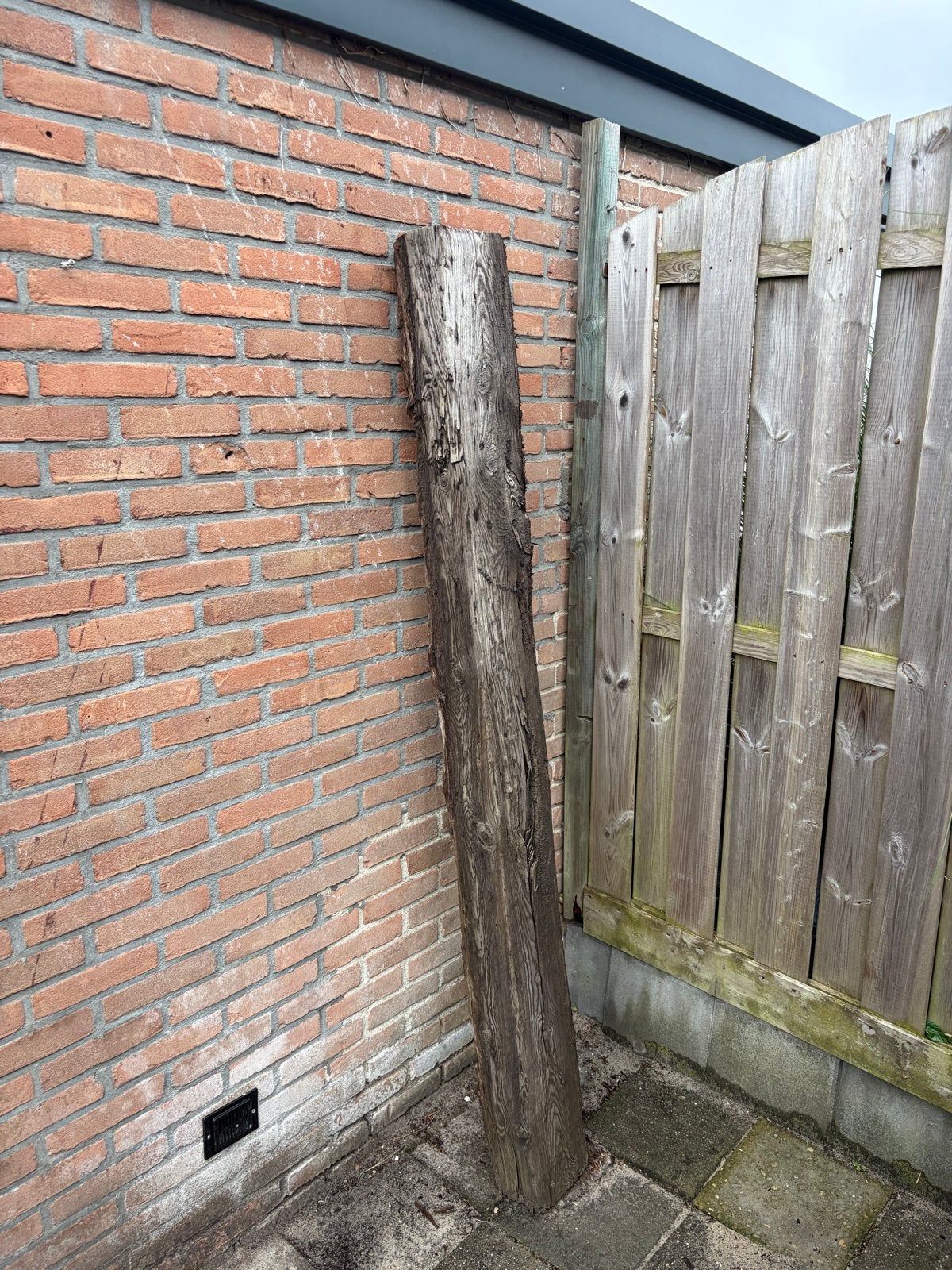 Gratis houten balk - Ideaal voor tuin decoratie, Ophalen, Gebruikt, Minder dan 25 mm, Balk