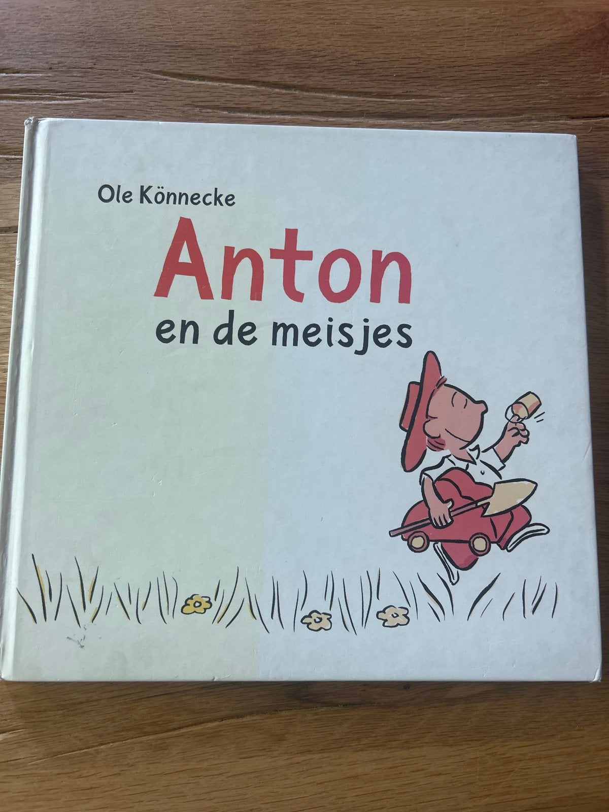 Anton en de meisjes - Prentenboek van Ole Könnecke, Boeken, Ophalen of Verzenden, Prentenboek