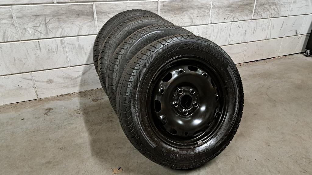 Zomerbanden Polo Ibiza Cordoba Fabia 185/60/14 goed profiel, Auto-onderdelen, Banden en Velgen, 14 inch, Gebruikt, Banden en Velgen