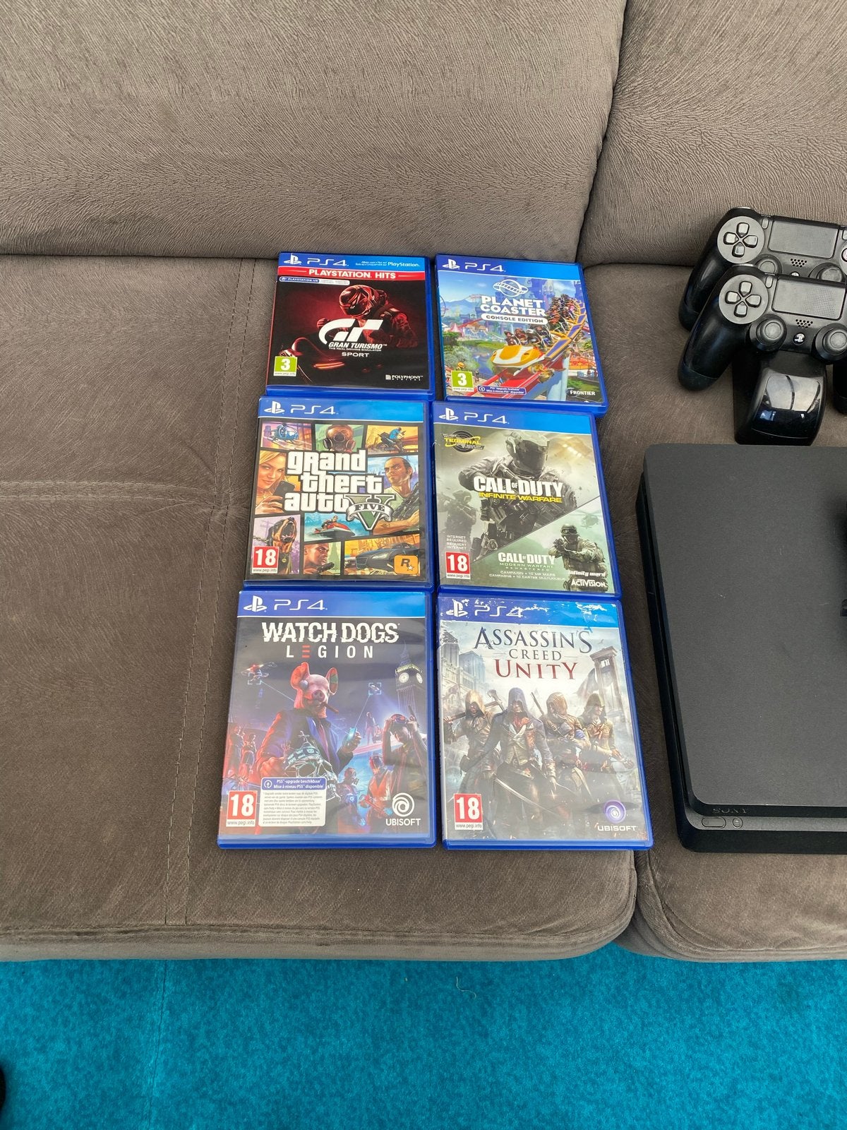 PS4 Slim met 6 games en 2 controllers, Avontuur en Actie, Vanaf 18 jaar, 2 spelers, Eén computer