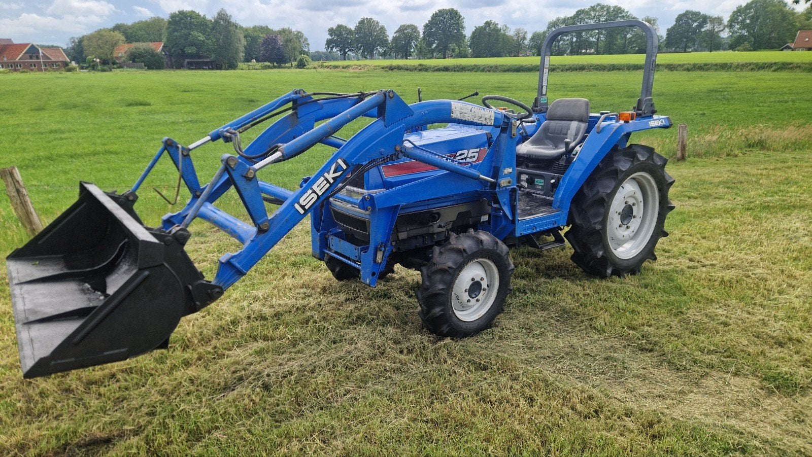 DIKKE Iseki TK25 30PK!! 4x4 met afneembare! Voorlader, Ophalen, Nieuw, Versnellingen