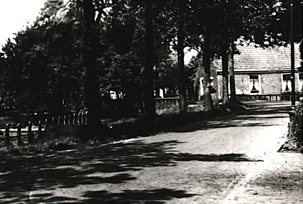 700874 Kwadijk NH 1958 Dorpsgezicht Pijltje  onbeschreven, Verzamelen, Ophalen of Verzenden, 1940 tot 1960, Ongelopen, Noord-Holland