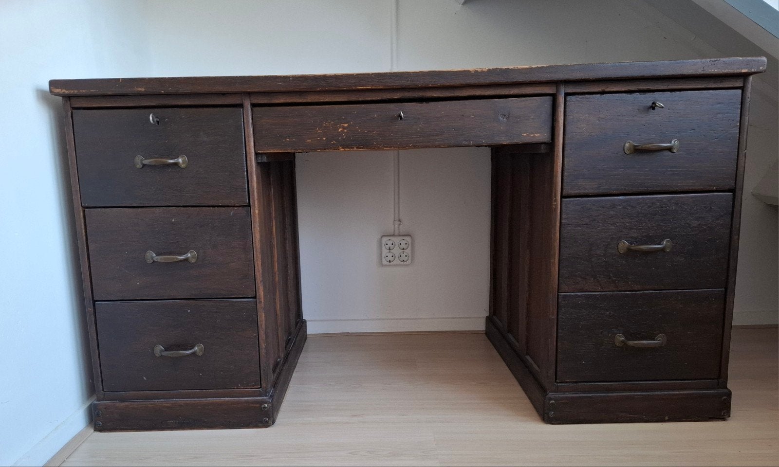 Antiek houten bureau met lades, Ophalen