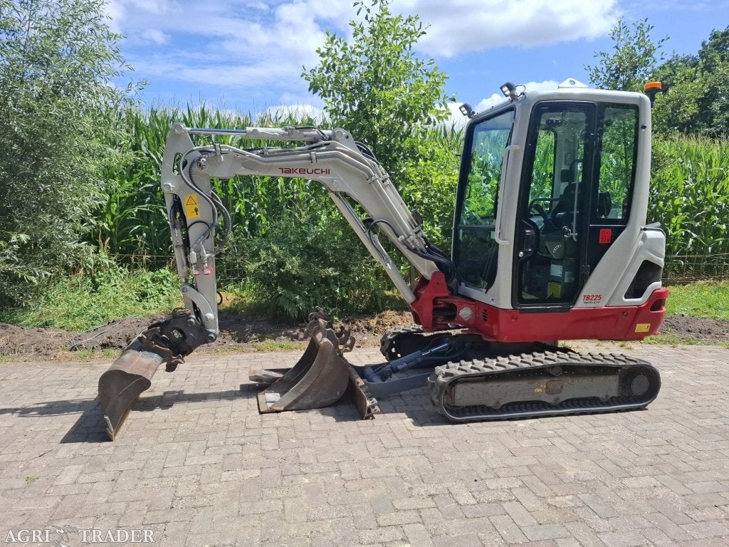 Takeuchi TB225 | bj 2018 | 3543uur | Kantelstuk Vetsmering, -, Niet opgegeven, Ophalen of Verzenden, Niet opgegeven