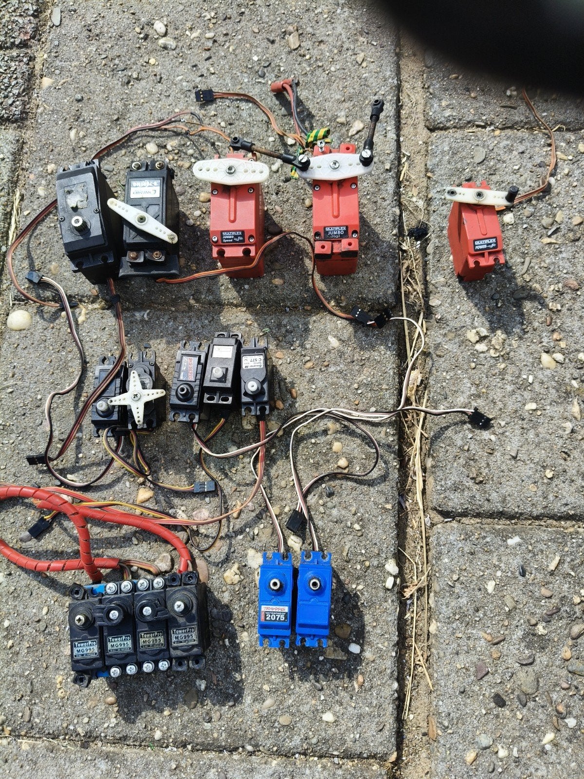 Diverse RC Servo's - Multiplex, Traxxas, TowerPro, Hobby en Vrije tijd, Modelbouw | Radiografisch | Overige, Ophalen of Verzenden