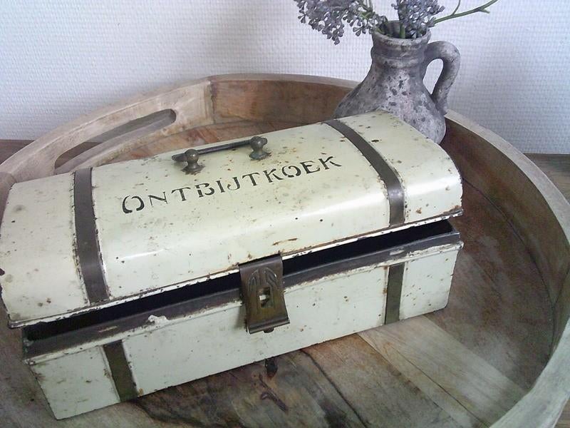 VINTAGE ontbijtkoek koffertje doorleefd jaren 60, Antiek en Kunst, Antiek | Emaille, Ophalen of Verzenden