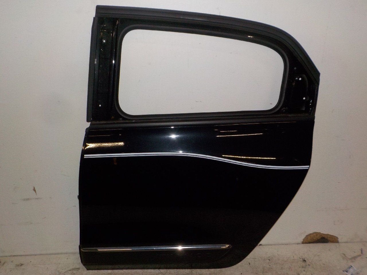 Portier links achter Renault Twingo, Onderdelen@venauto.nl, Van der Ven Autorecycling B.V., Gebruikt, Ettenseweg 76, 4706 PB Roosendaal, The Netherlands